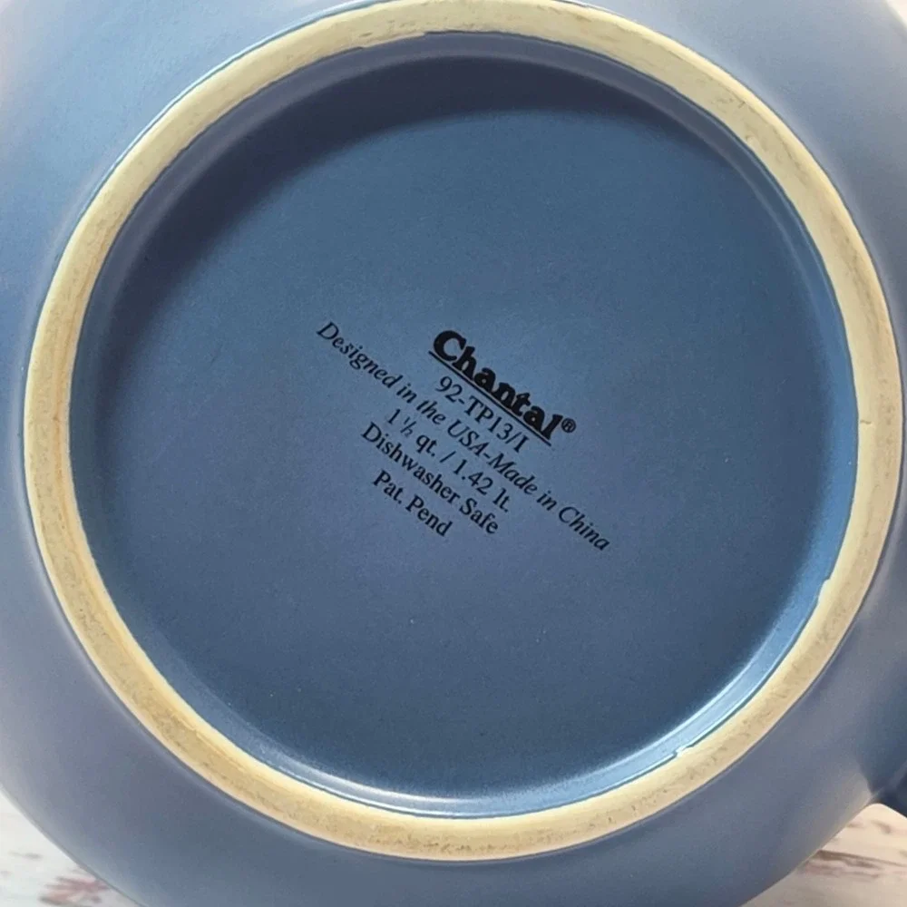 Chantal Teapot Unisex 1.5 qt Blue Excellent Matte Ceramic with Infuser 92-TP13/I